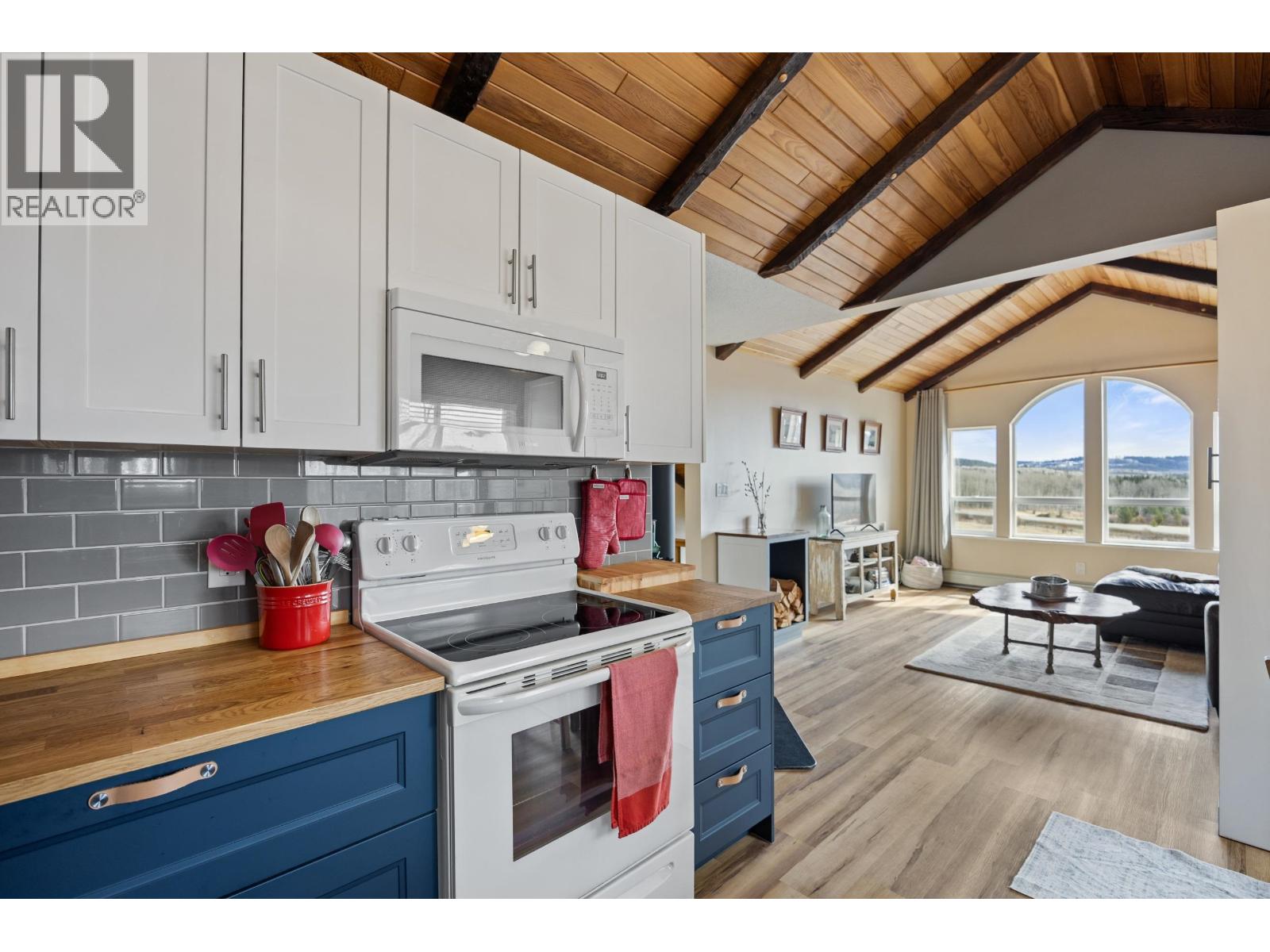 8261 LITTLE FORT 24 HIGHWAY - 11