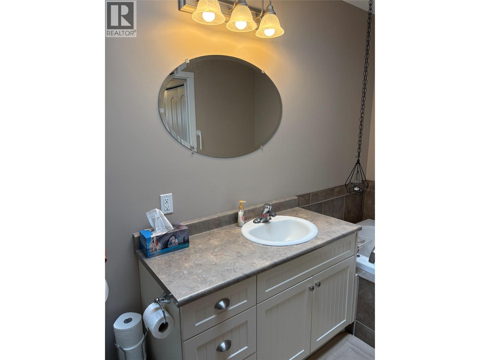 #16 312 ARBUTUS STREET - 22