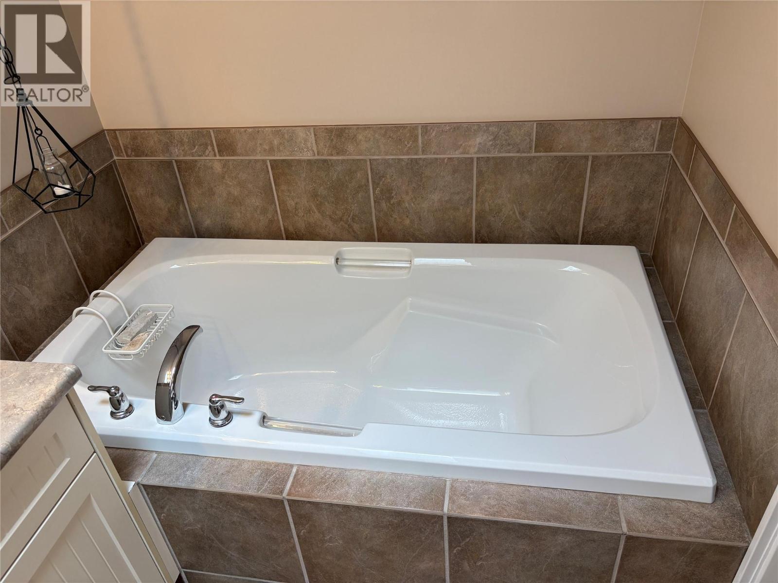 #16 312 ARBUTUS STREET - 23