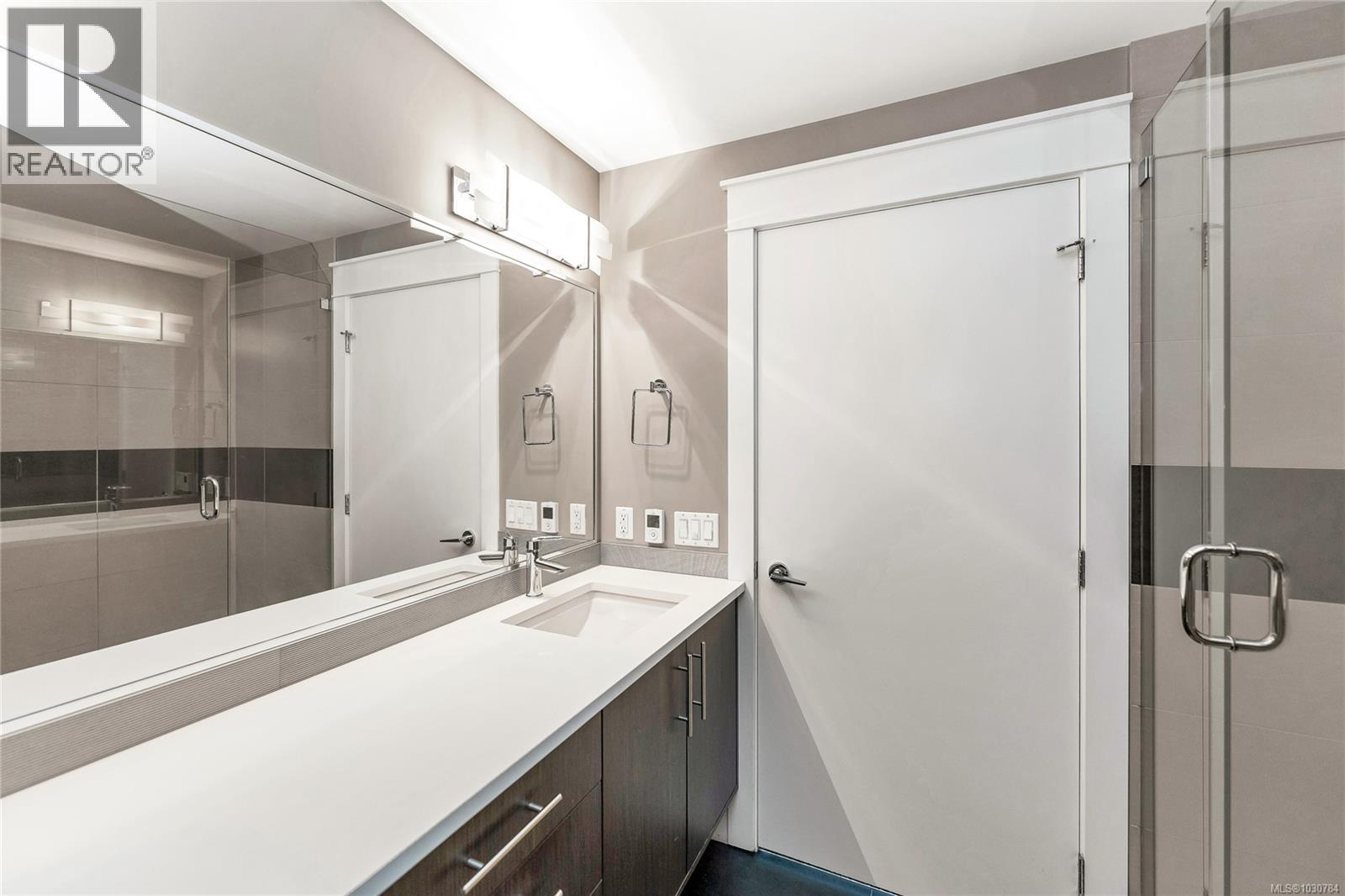 208 740 Travino Lane, Saanich