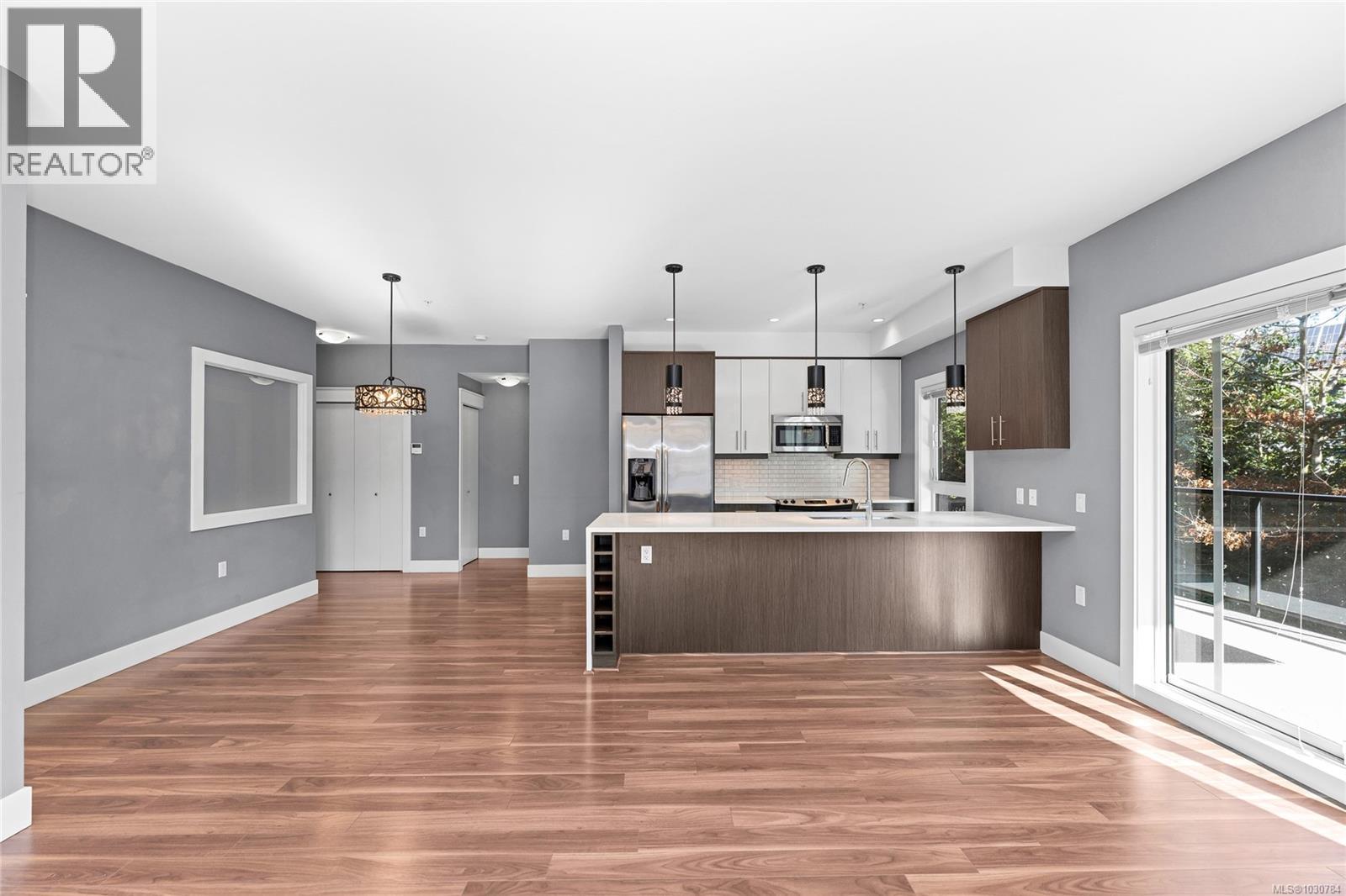 208 740 Travino Lane, Saanich