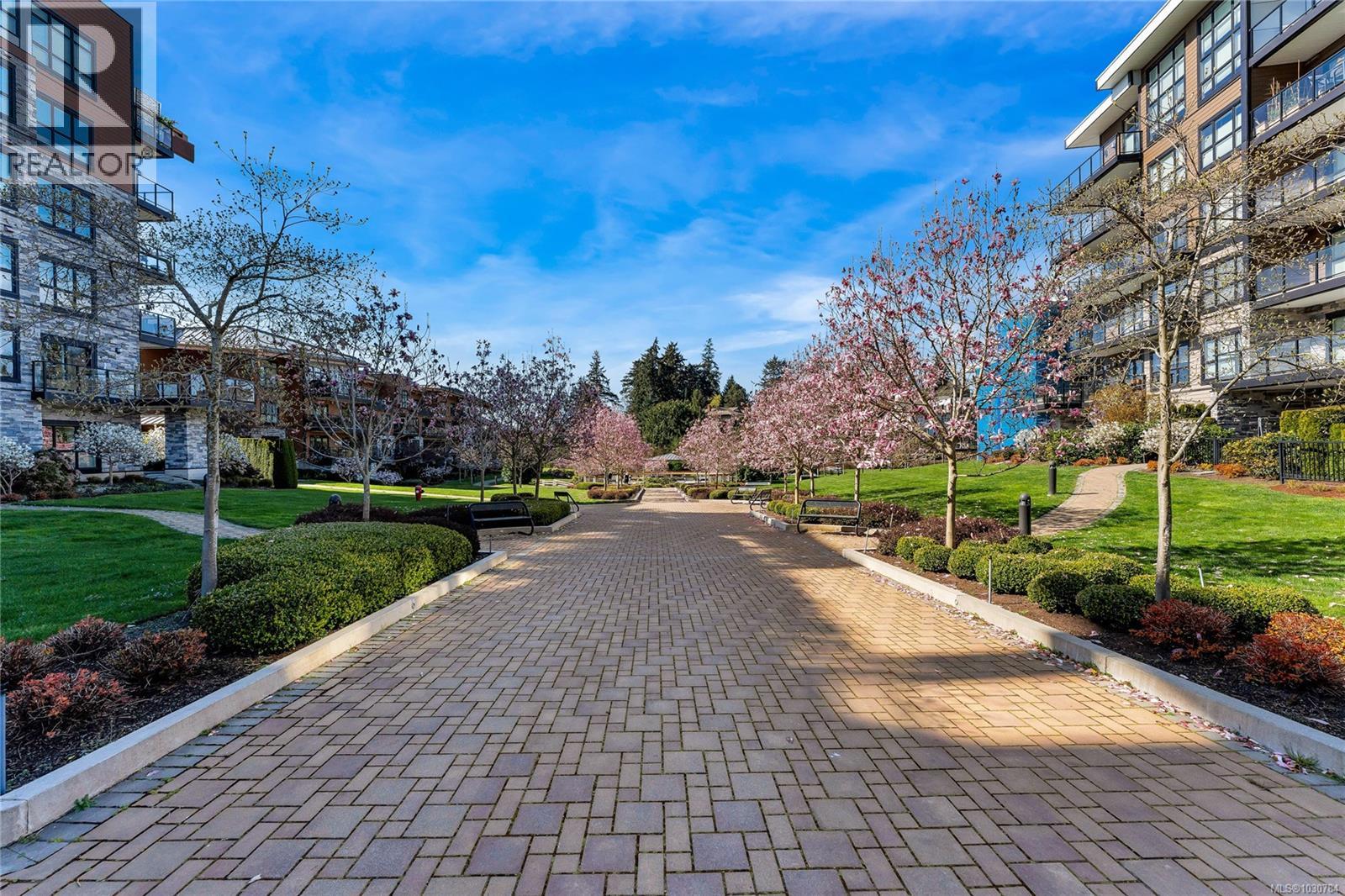 208 740 Travino Lane, Saanich