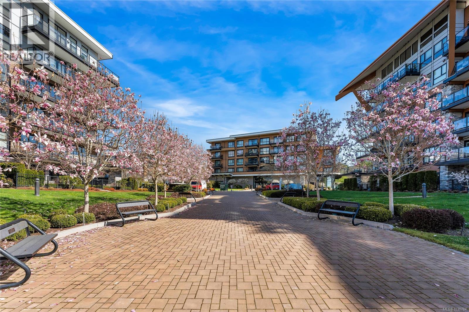 208 740 Travino Lane, Saanich