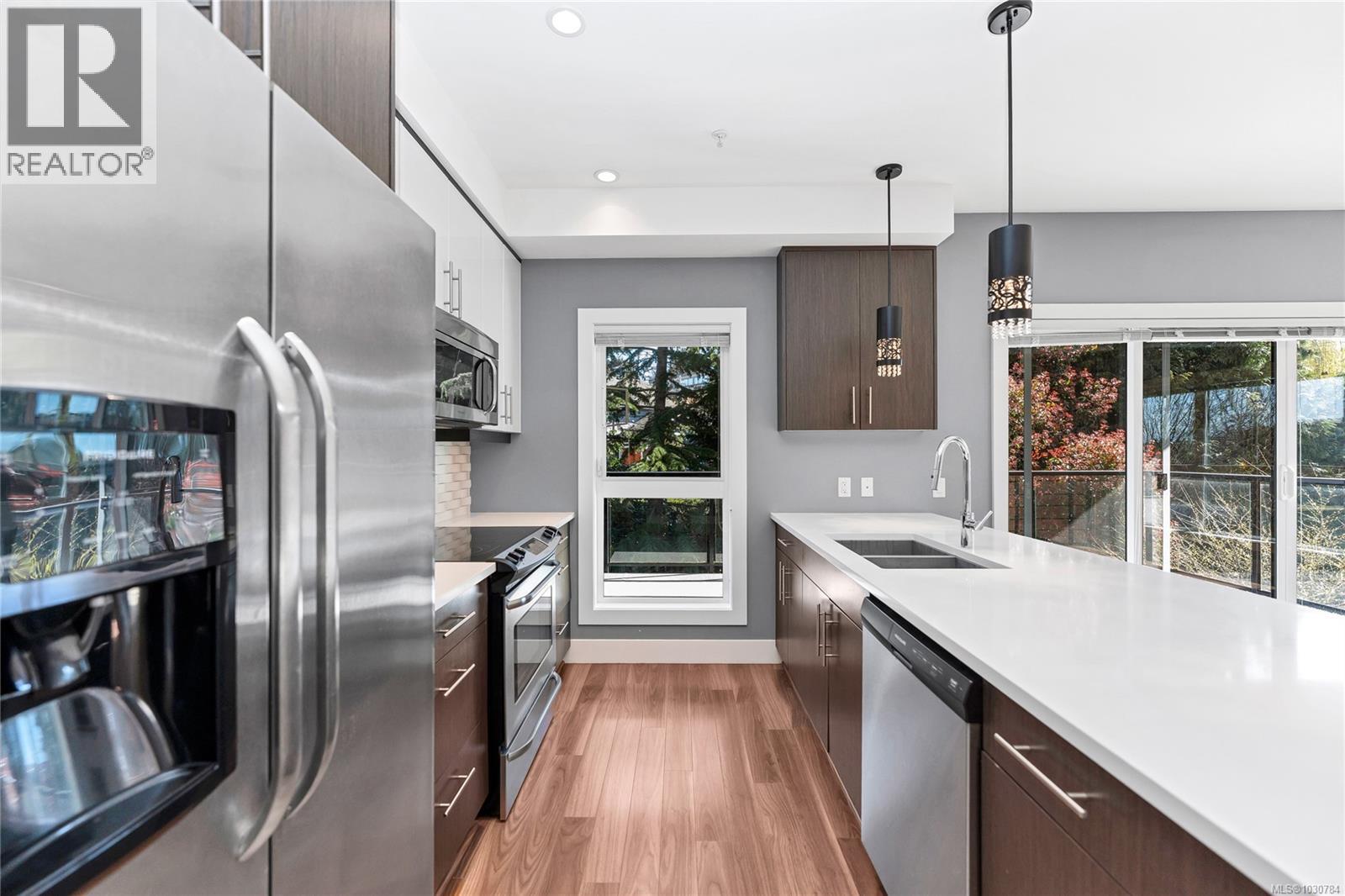 208 740 Travino Lane, Saanich