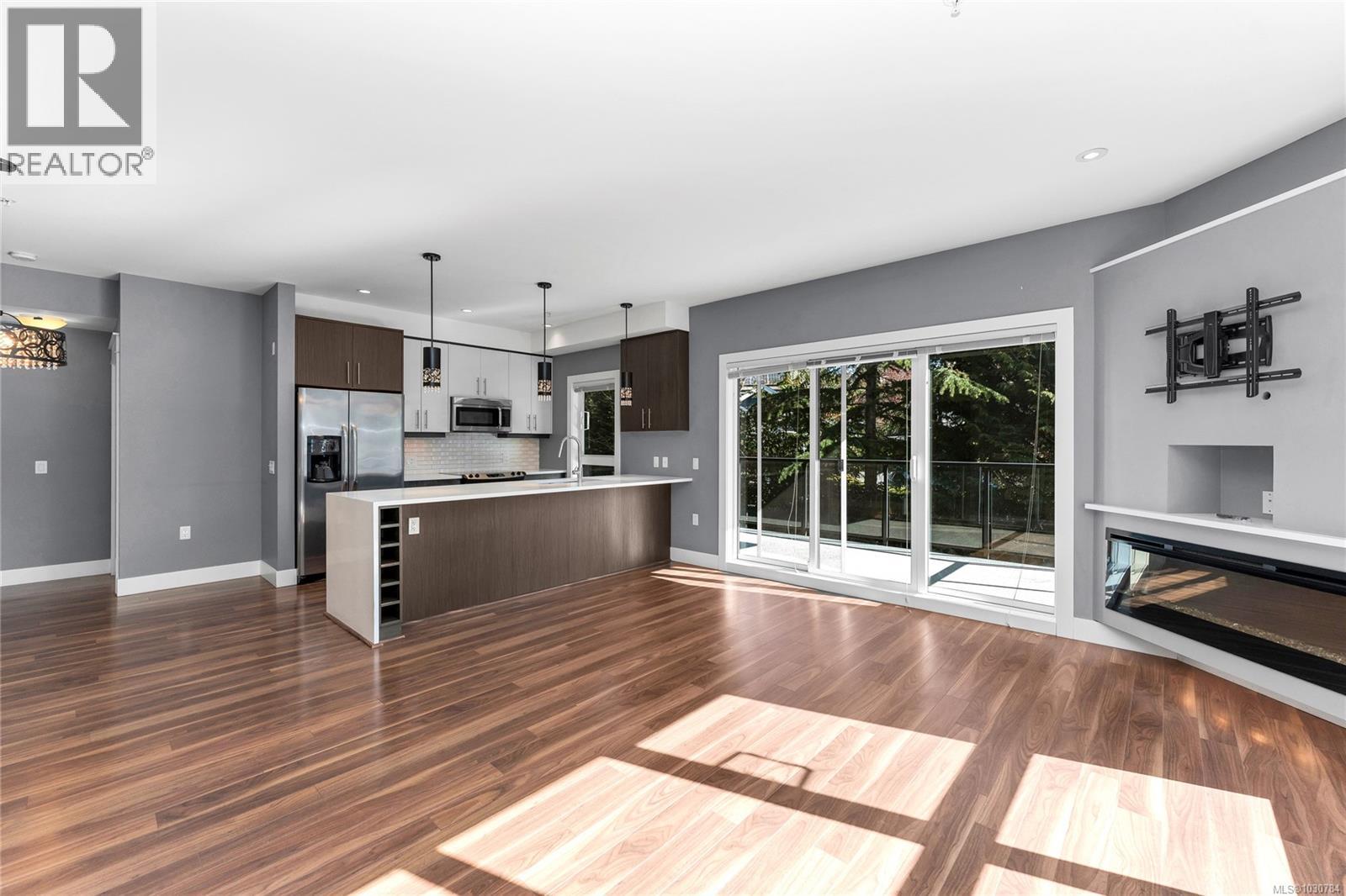 208 740 Travino Lane, Saanich