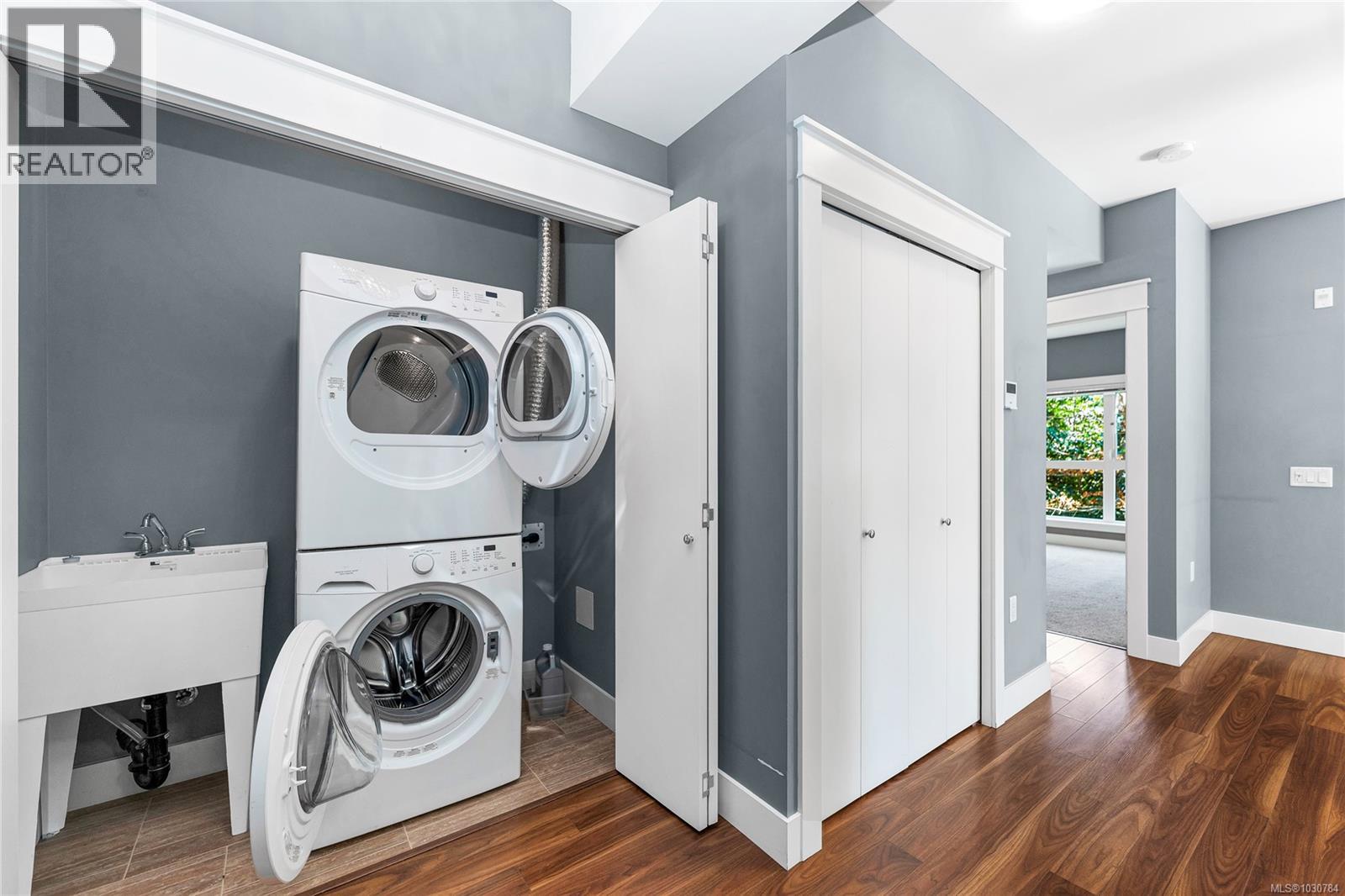 208 740 Travino Lane, Saanich