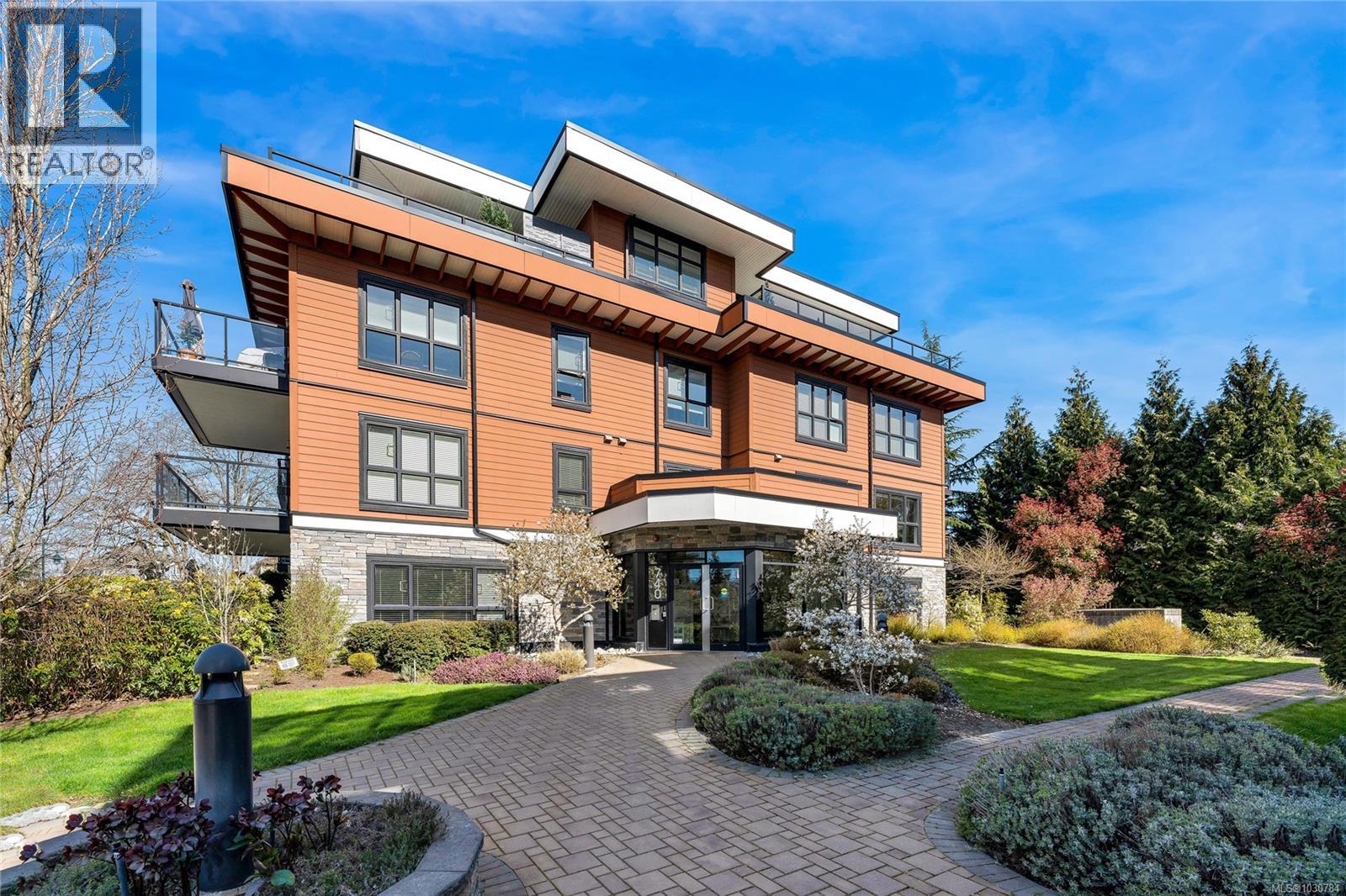 208 740 Travino Lane, Saanich