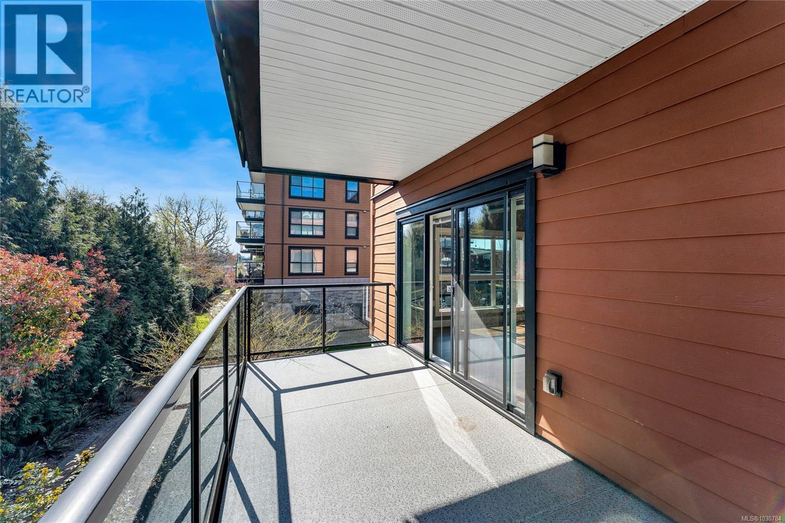 208 740 Travino Lane, Saanich