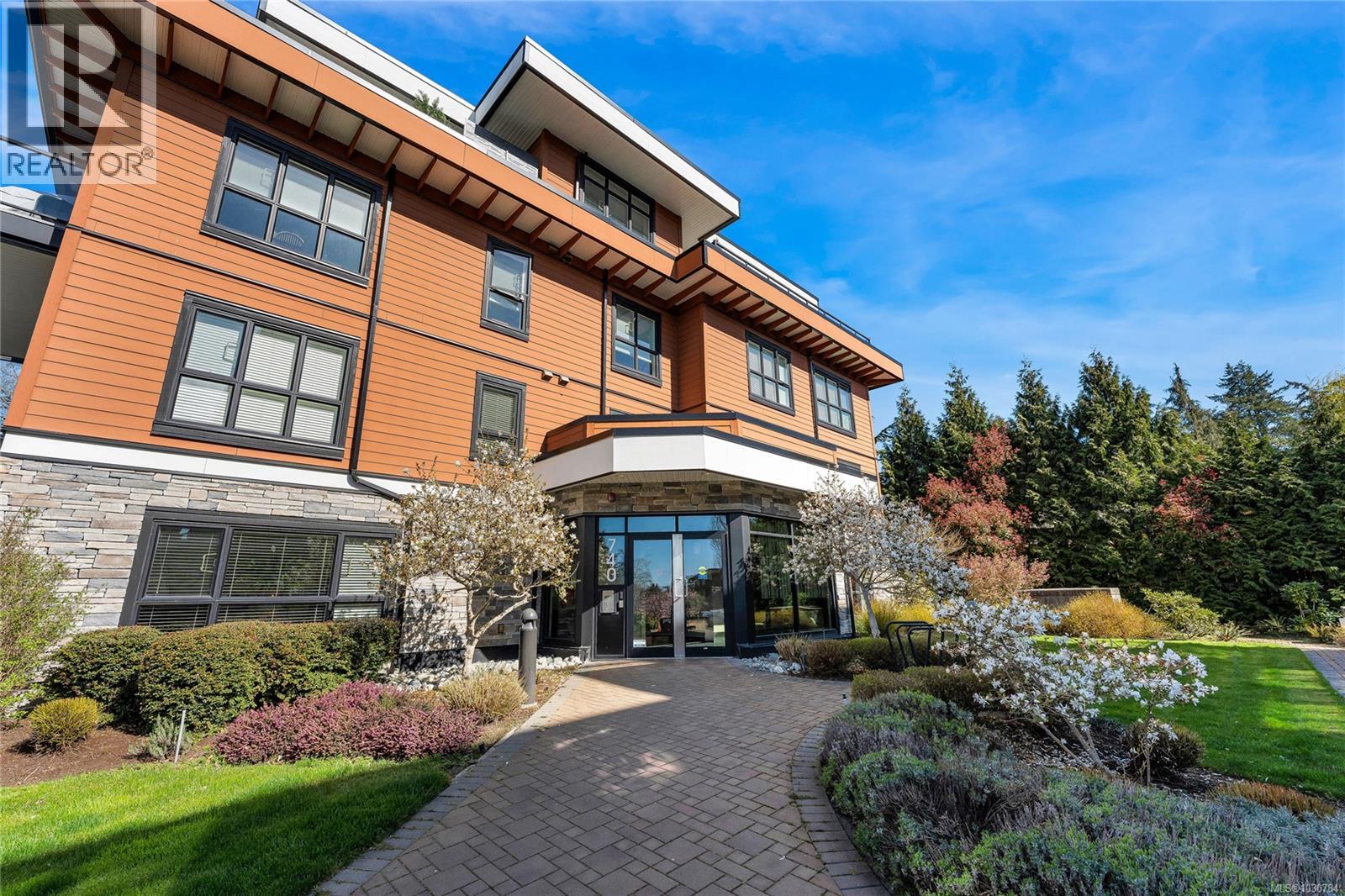 208 740 Travino Lane, Saanich