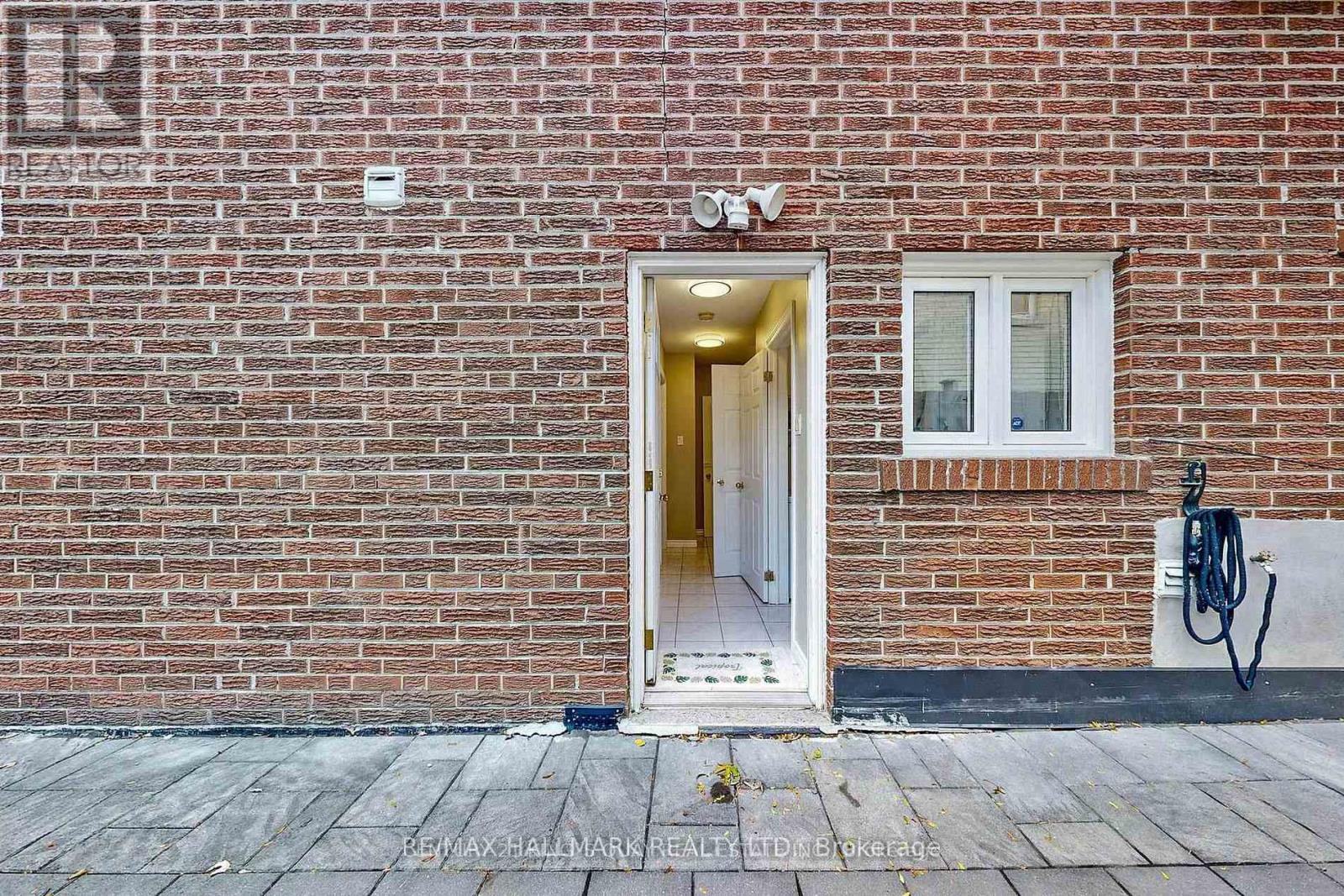 55 LESGAY CRESCENT - 33