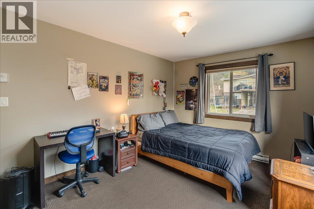 704 Fell Street - 28
