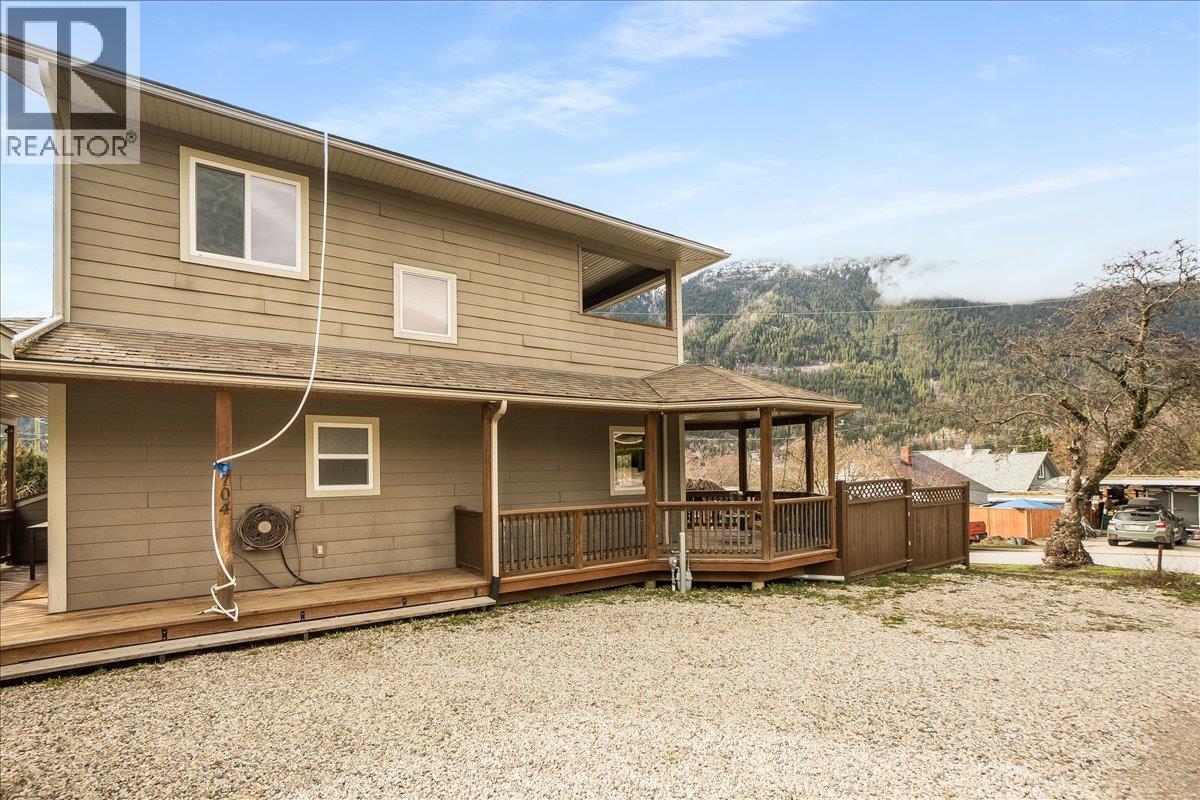 704 Fell Street - 8