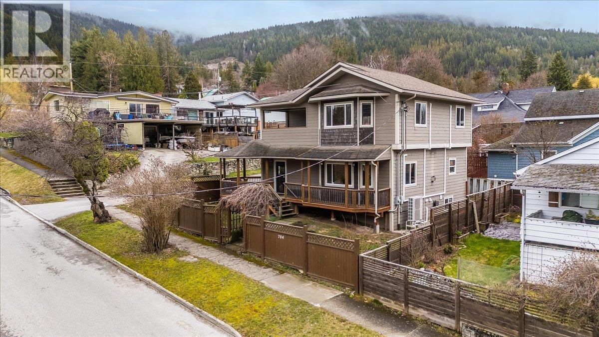 704 Fell Street - 4