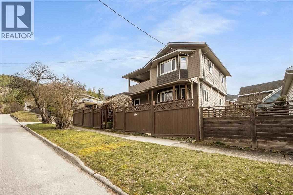704 Fell Street - 3