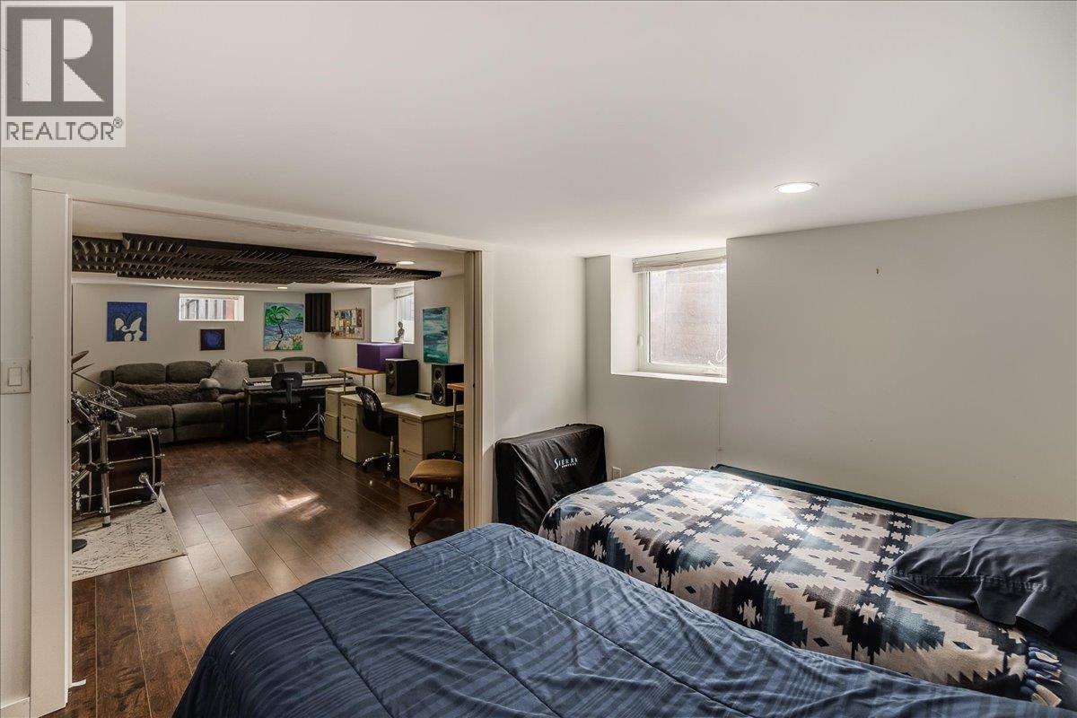 704 Fell Street - 41