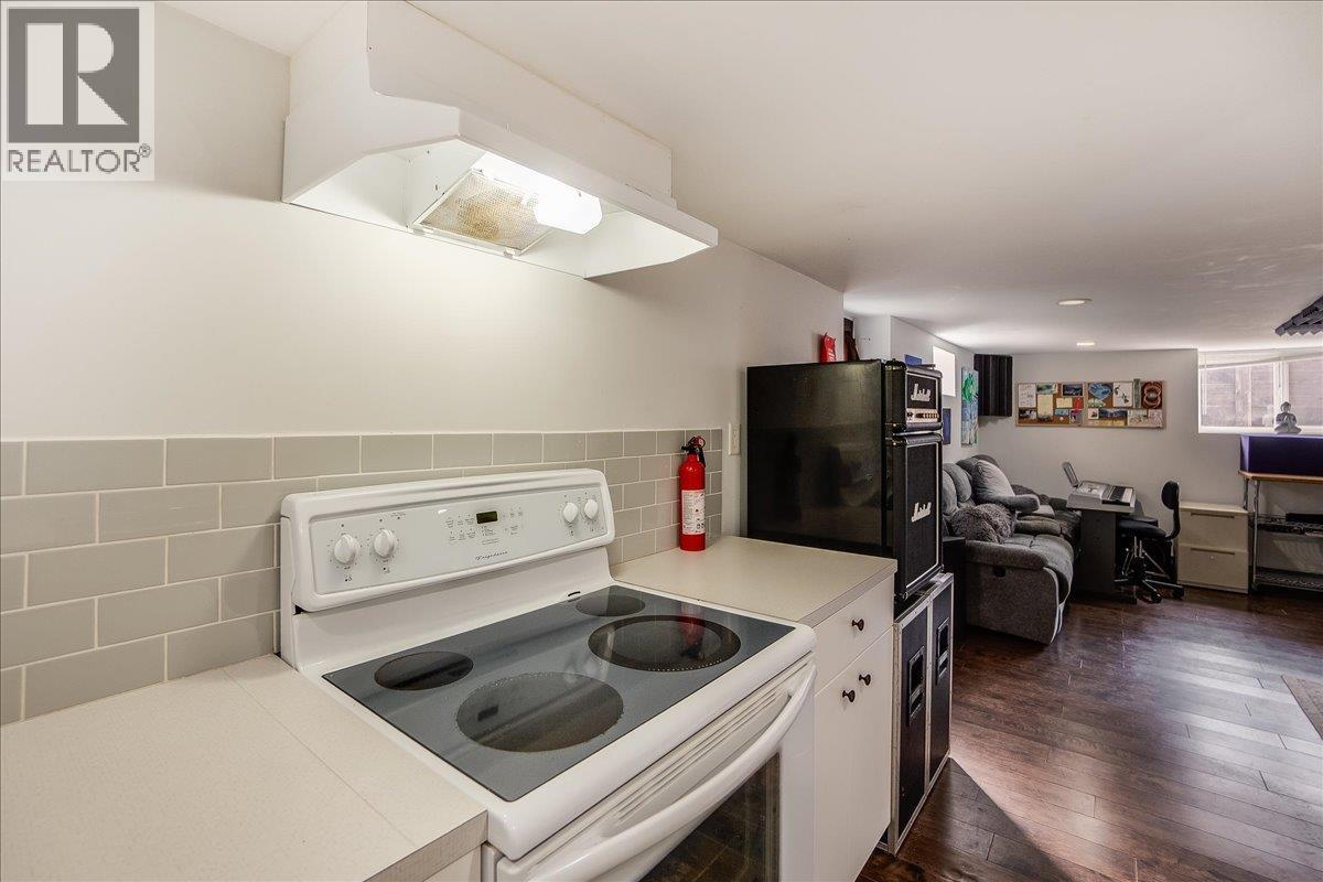 704 Fell Street - 36