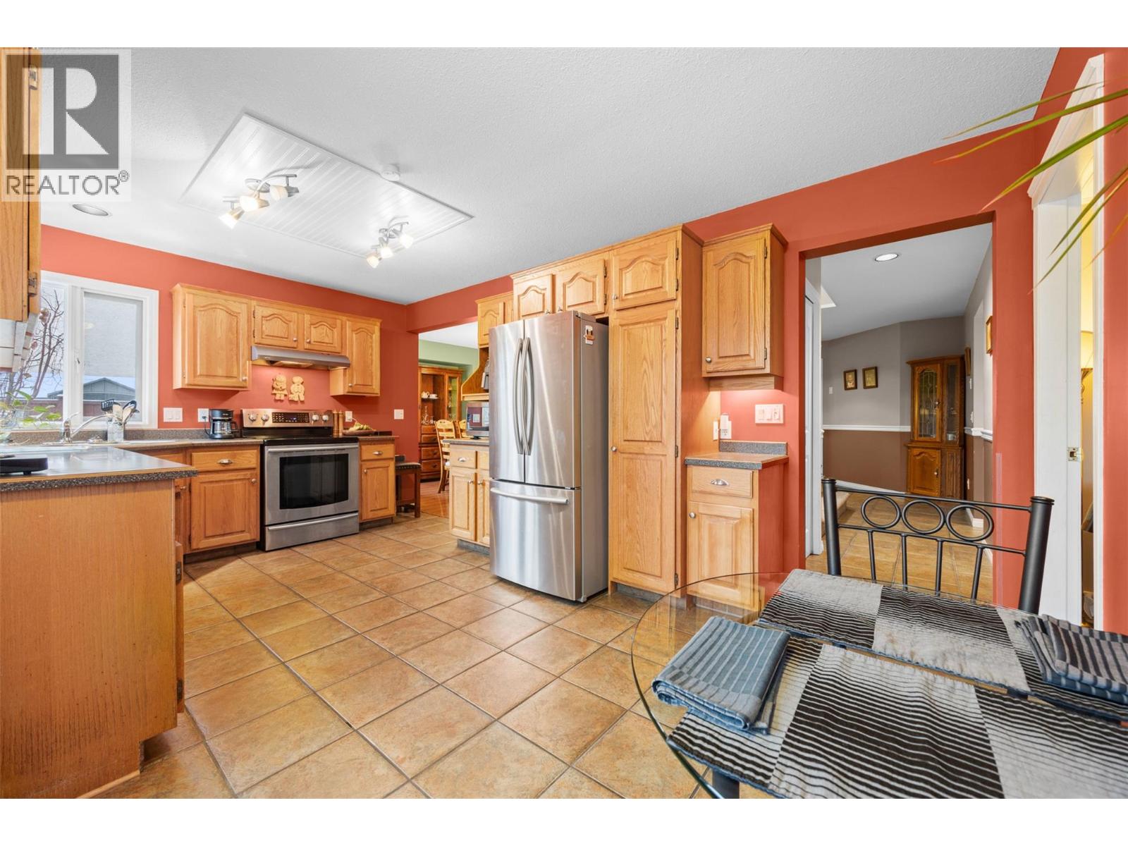  699 Saratoga Place, Kelowna