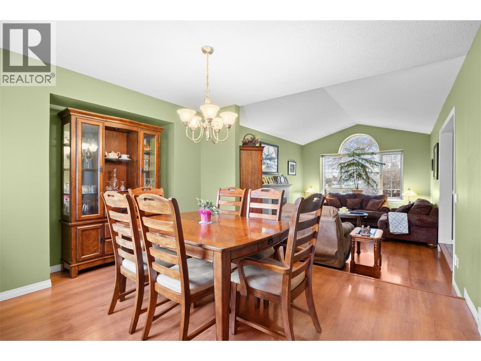  699 Saratoga Place, Kelowna