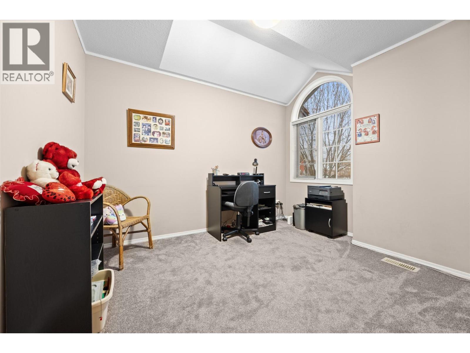  699 Saratoga Place, Kelowna