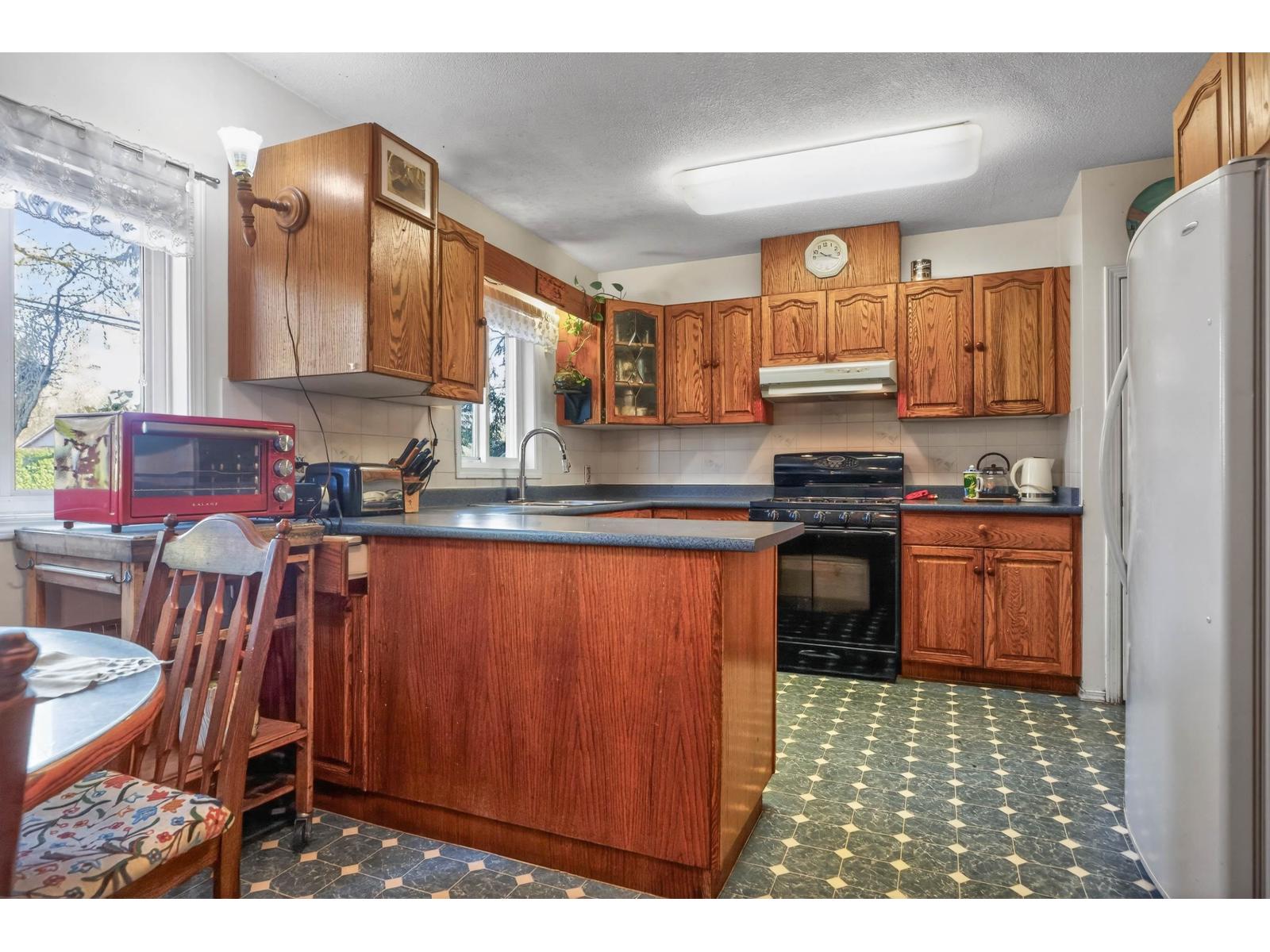 8642 HARVIE ROAD, Surrey