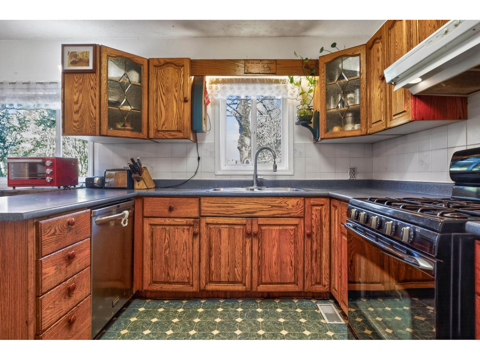 8642 HARVIE ROAD, Surrey