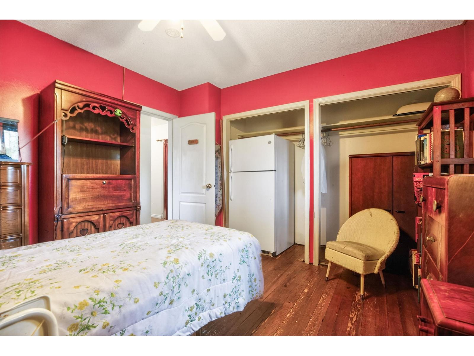 8642 HARVIE ROAD, Surrey