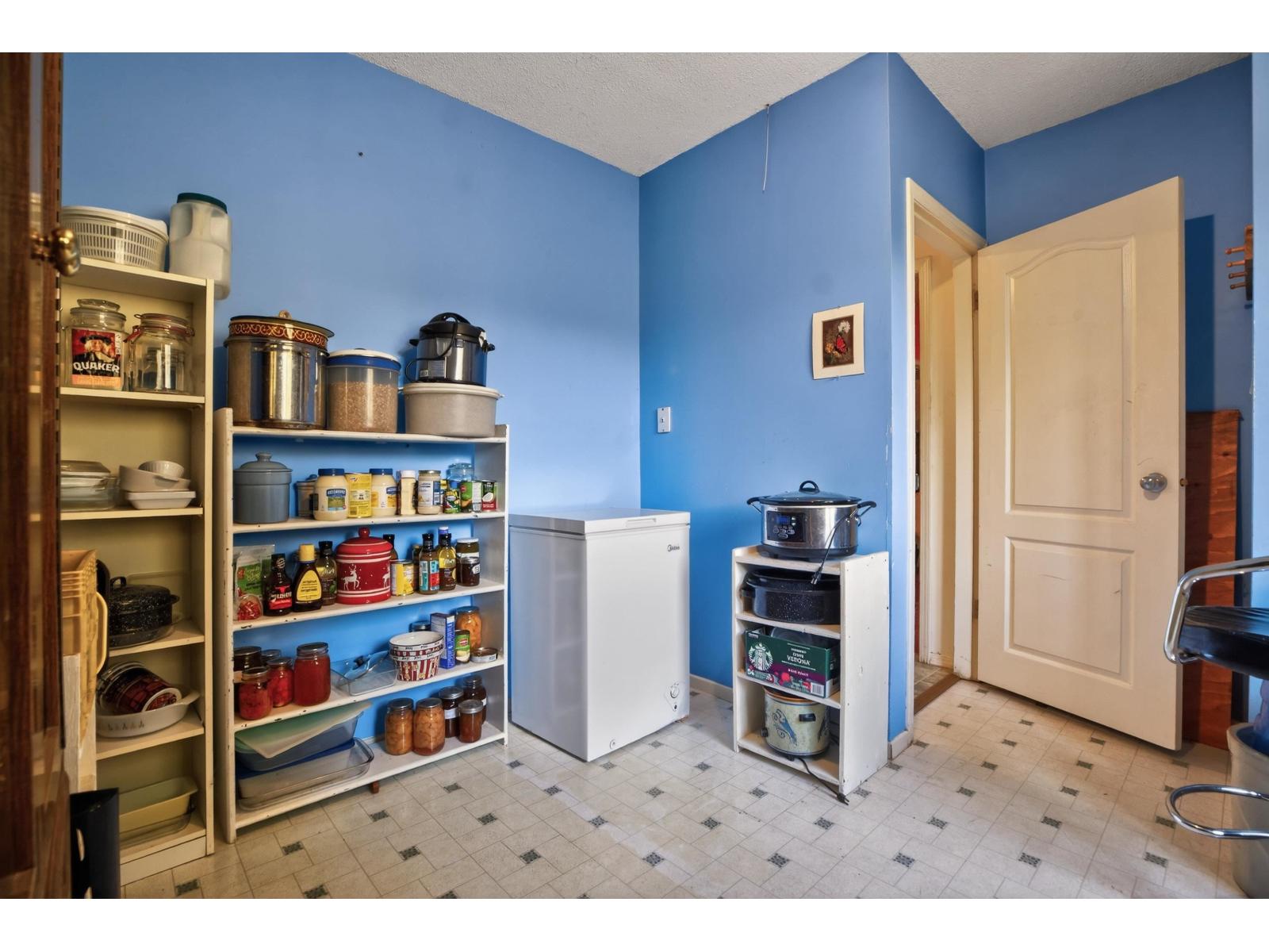 8642 HARVIE ROAD, Surrey