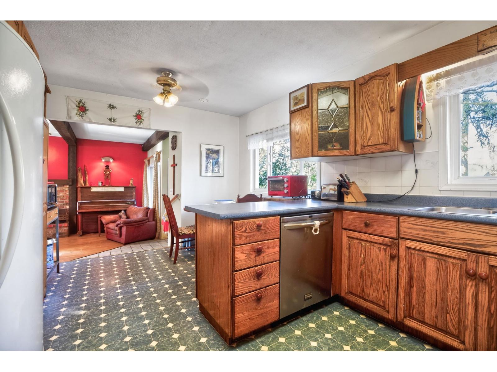 8642 HARVIE ROAD, Surrey