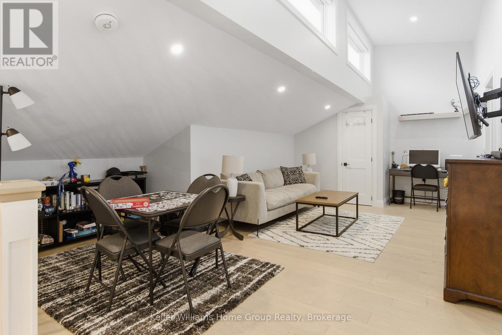 989 NORTHFIELD DRIVE E - 18