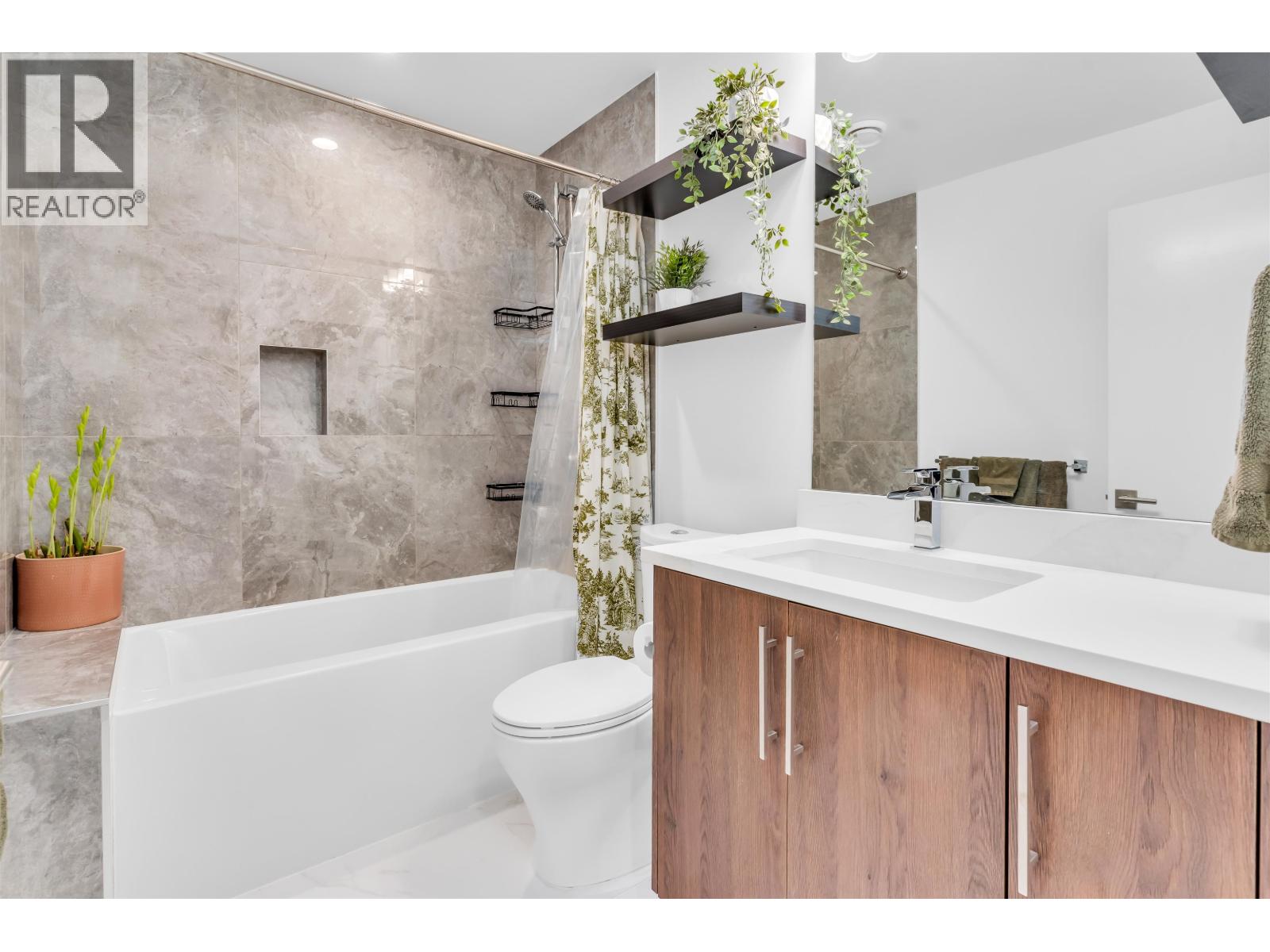 202 11703 FRASER STREET, Maple Ridge