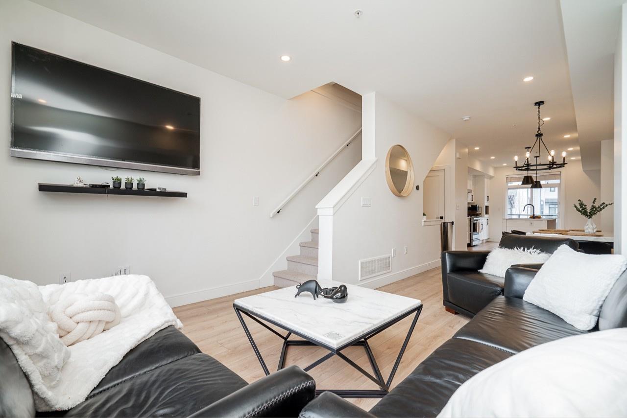 98 7967 197 STREET, Langley