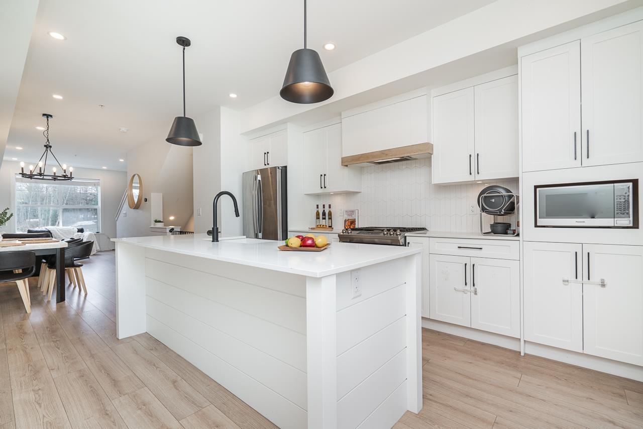 98 7967 197 STREET, Langley