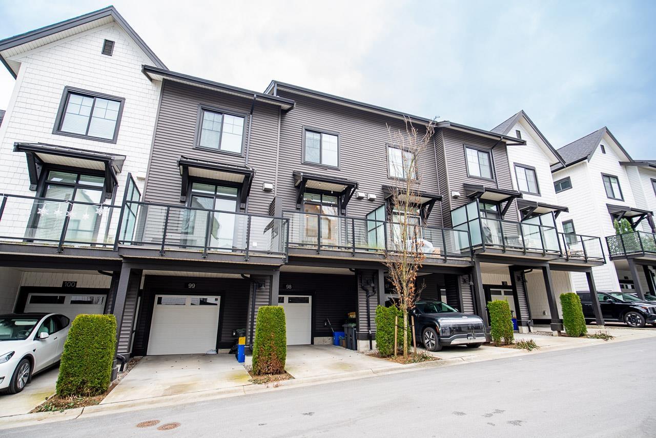 98 7967 197 STREET, Langley