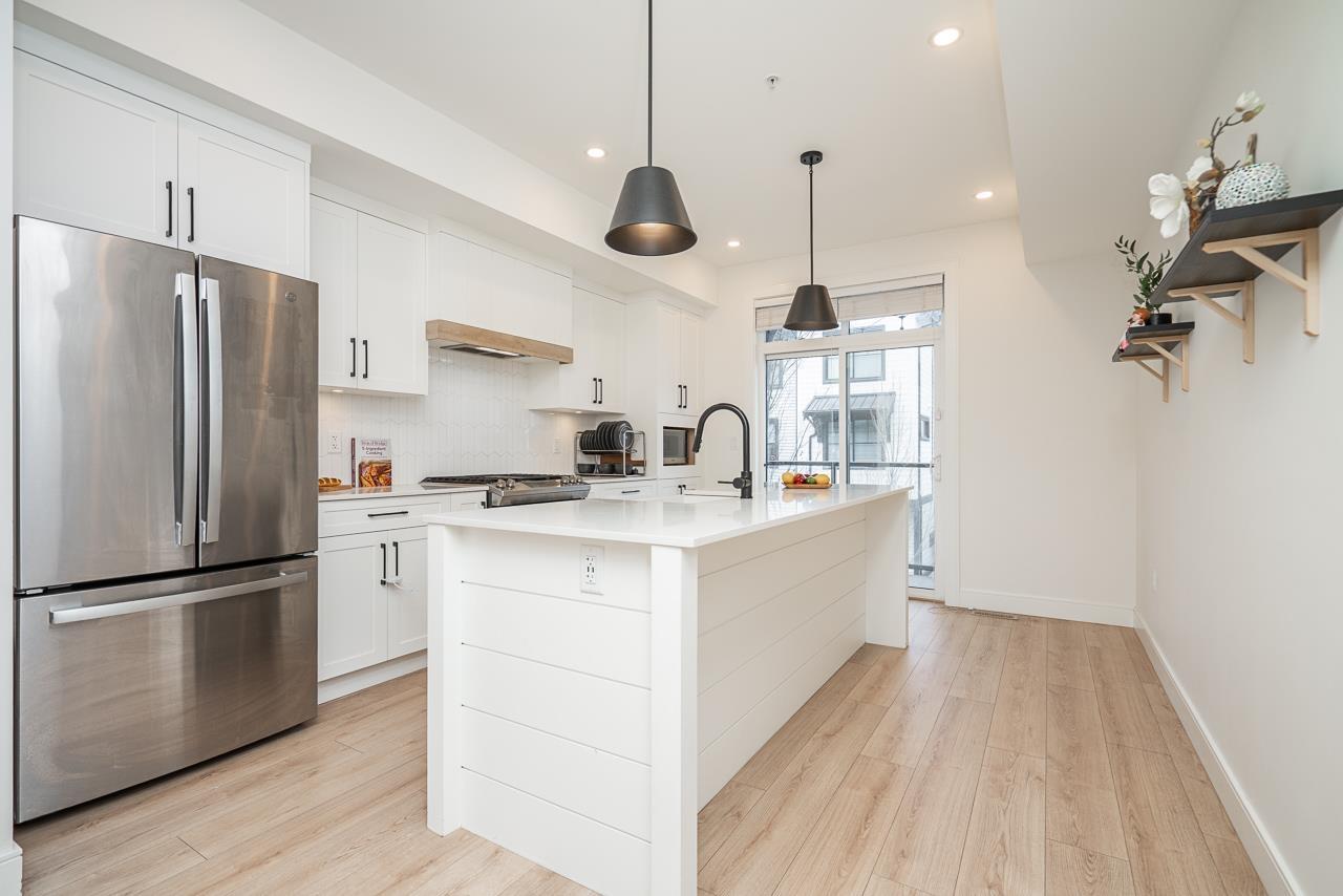 98 7967 197 STREET, Langley