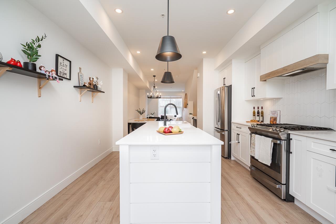 98 7967 197 STREET, Langley