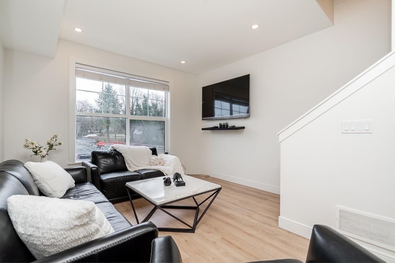 98 7967 197 STREET, Langley