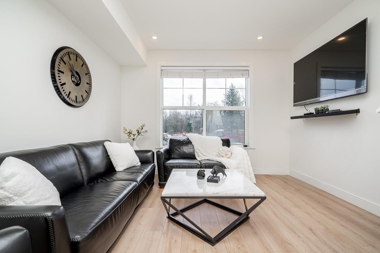 98 7967 197 STREET, Langley