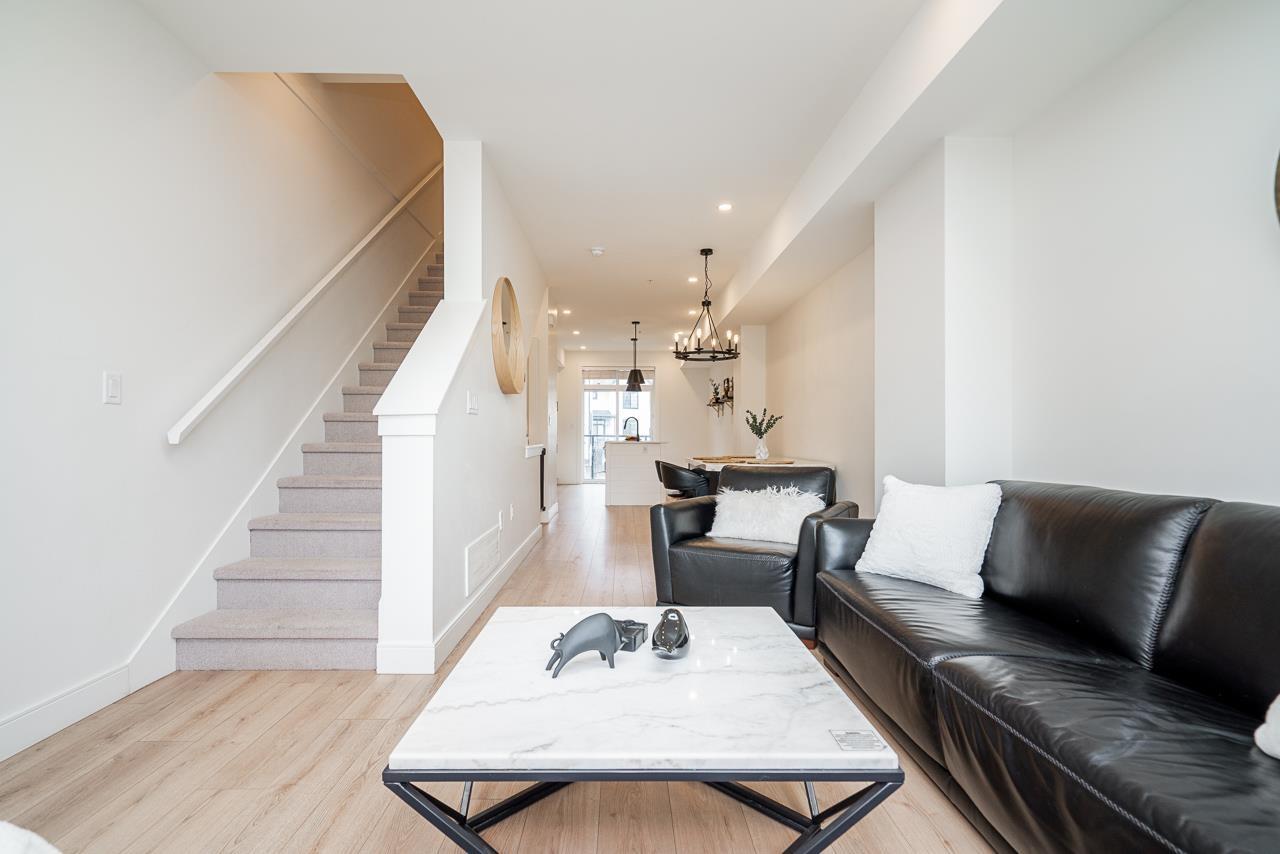 98 7967 197 STREET, Langley