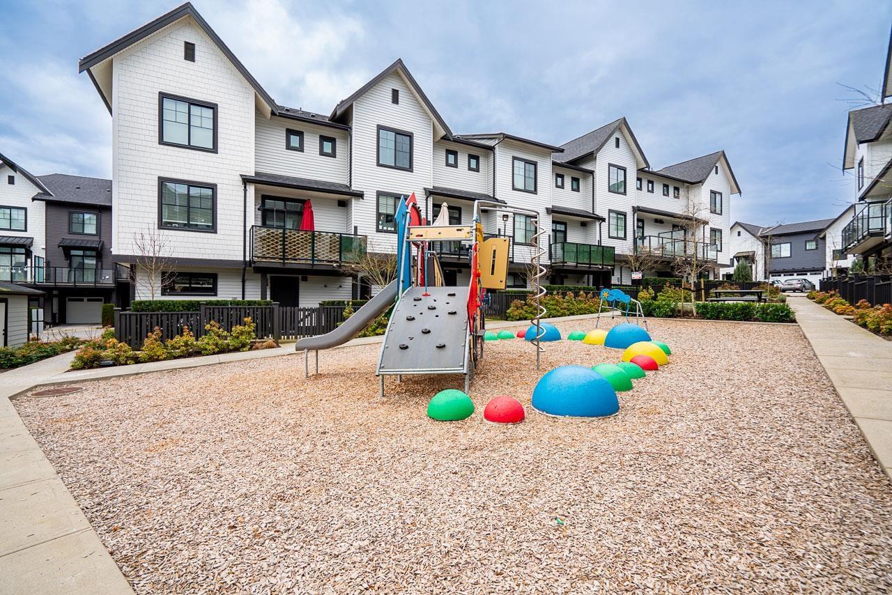 98 7967 197 STREET, Langley