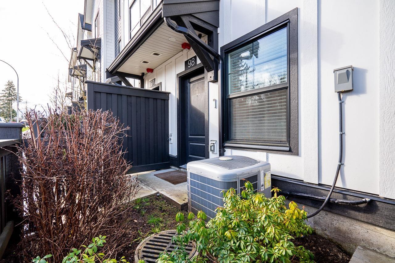 98 7967 197 STREET, Langley