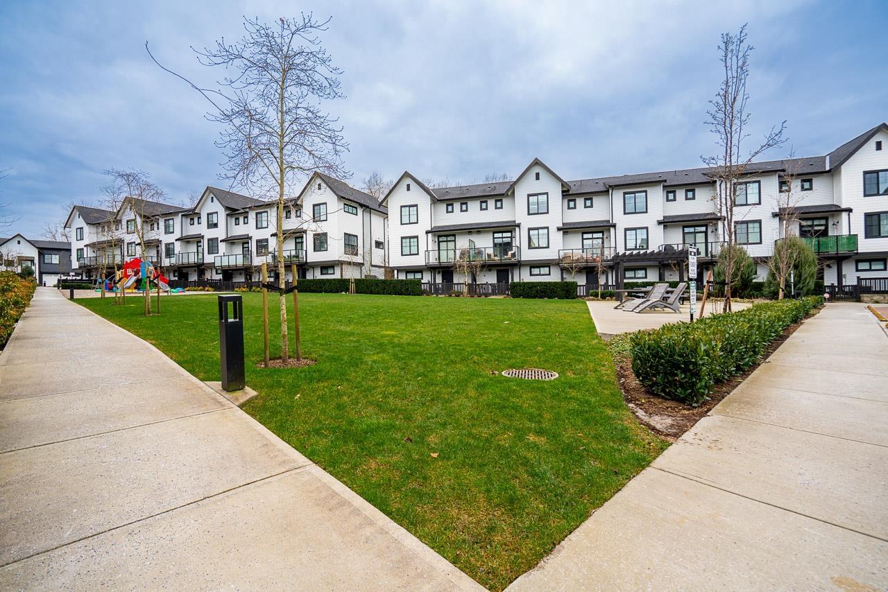 98 7967 197 STREET, Langley