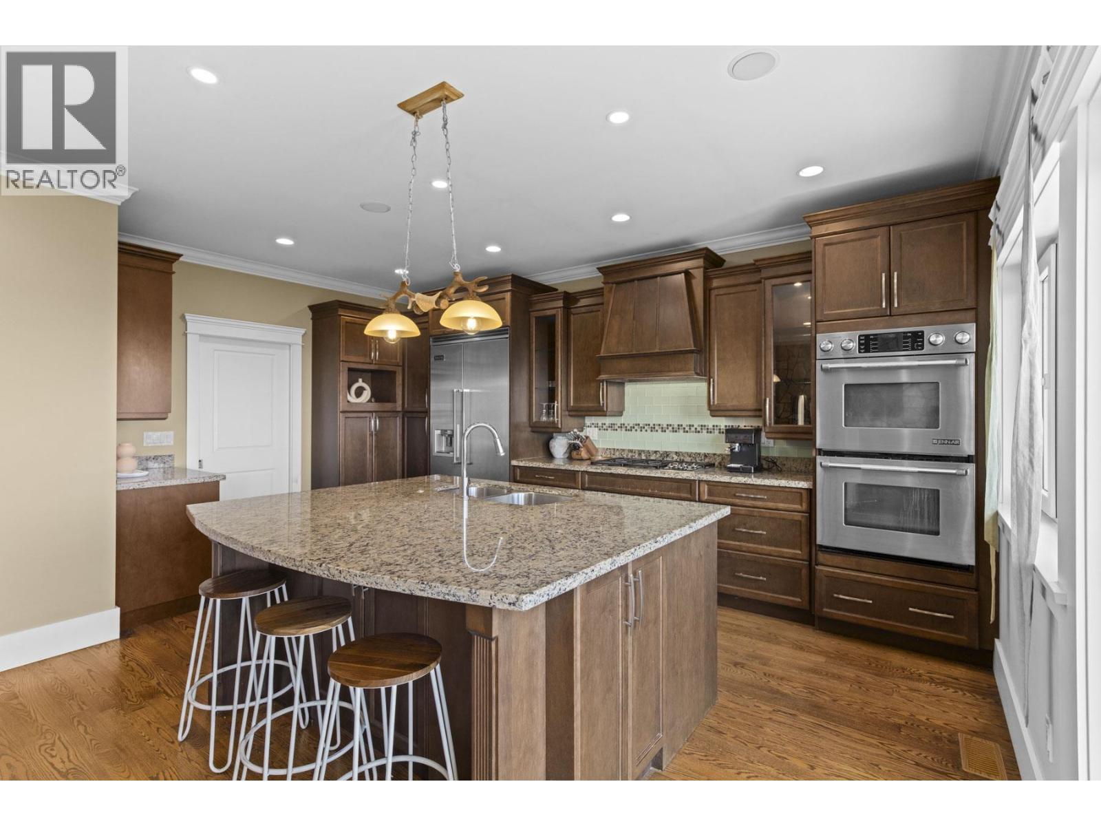 1371 BURNSIDE ROAD, West Vancouver