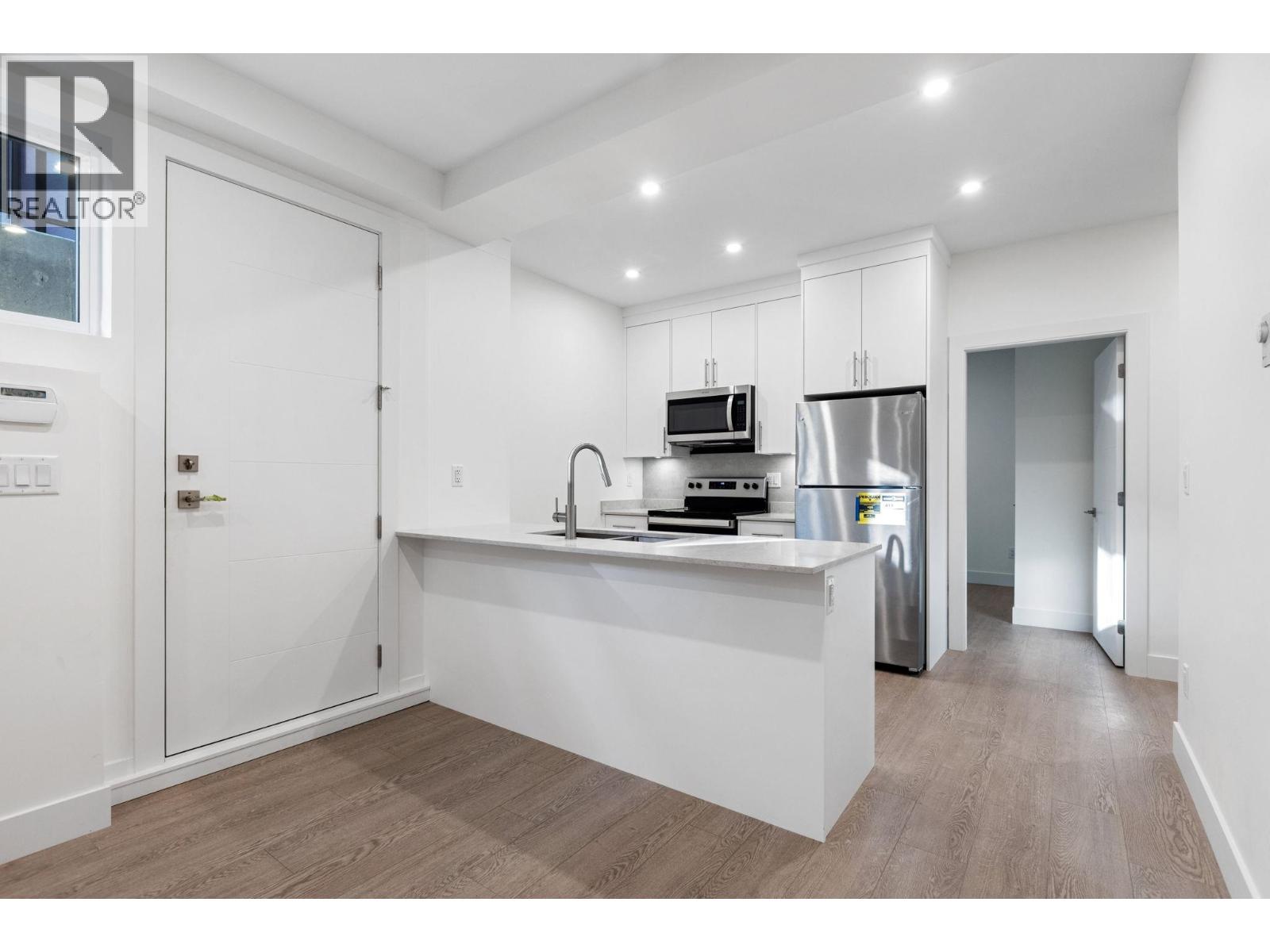 2644 CHESTERFIELD AVENUE, North Vancouver