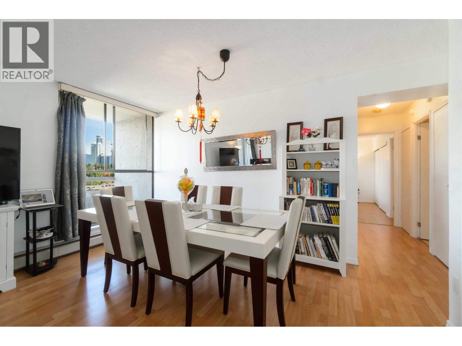 1201 3755 BARTLETT COURT, Burnaby