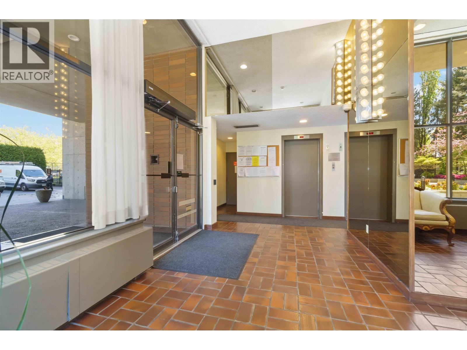 1201 3755 BARTLETT COURT, Burnaby