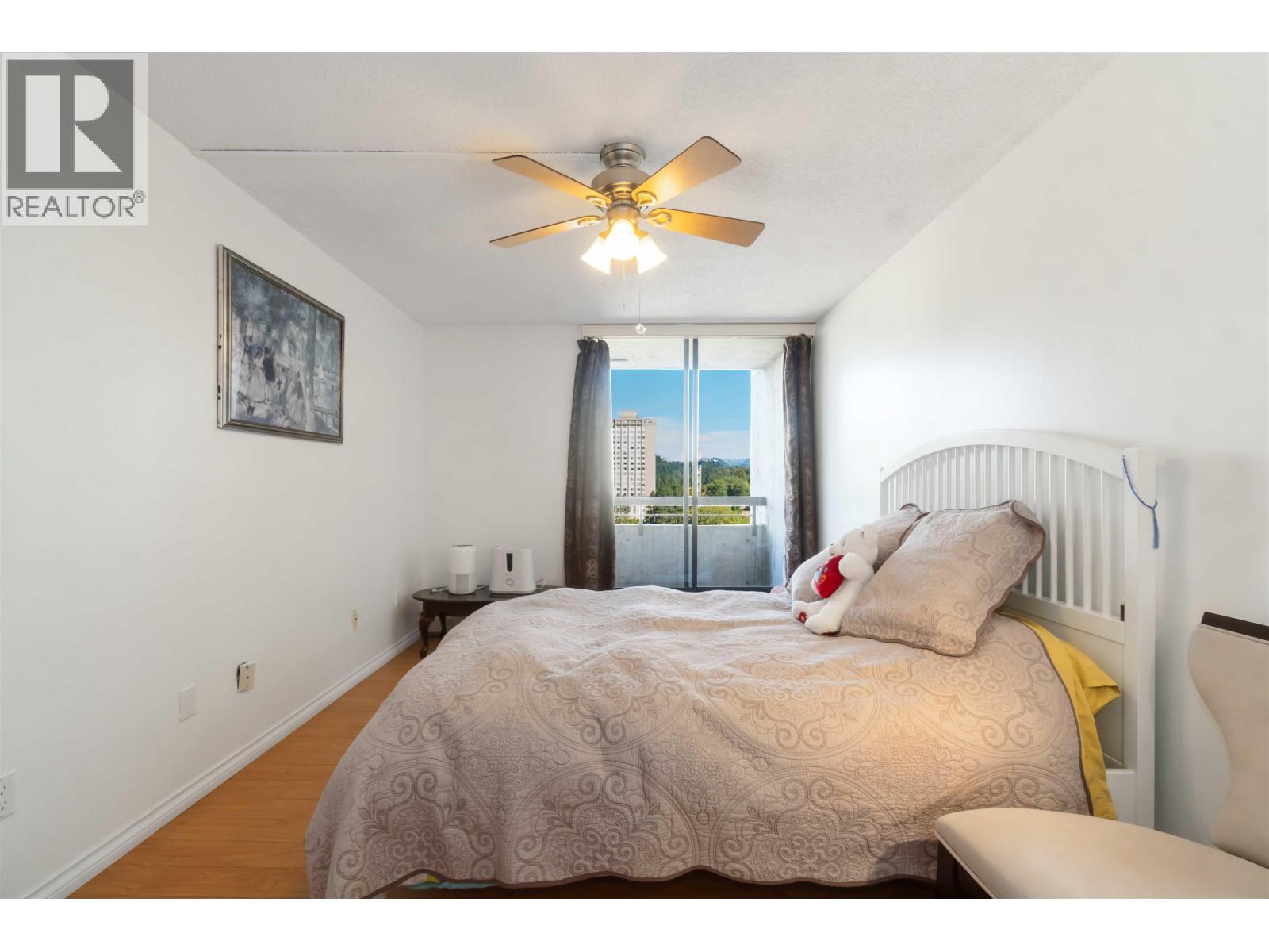 1201 3755 BARTLETT COURT, Burnaby