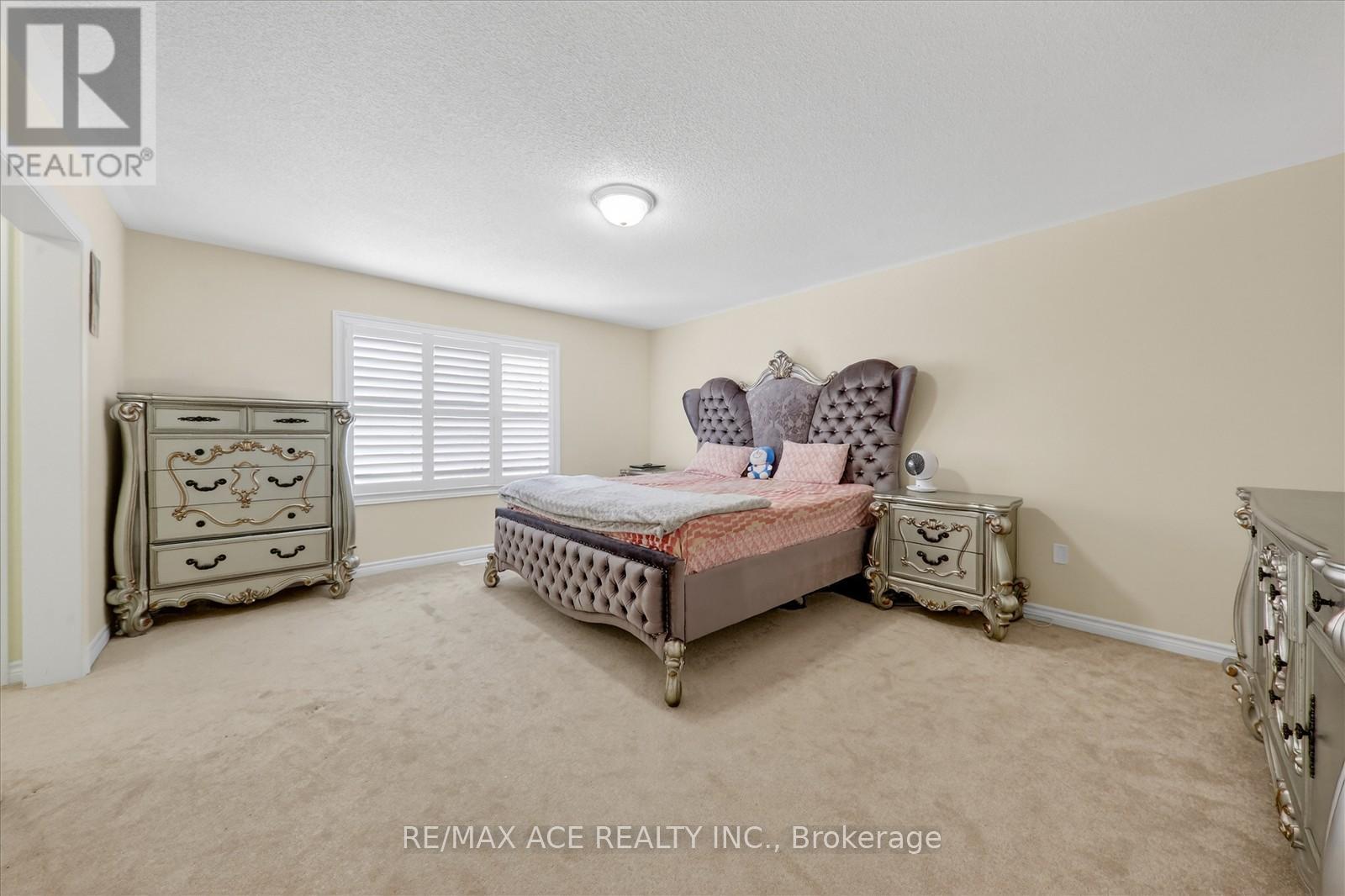4 SANFORD CIRCLE - 19