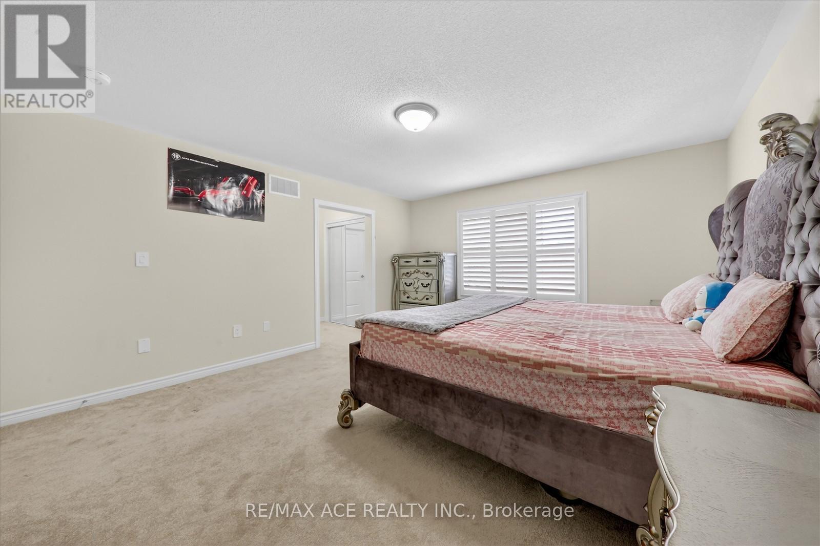 4 SANFORD CIRCLE - 20
