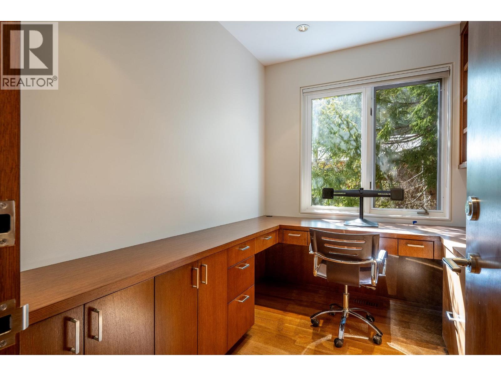 8364 MOUNTAIN VIEW DRIVE, Whistler