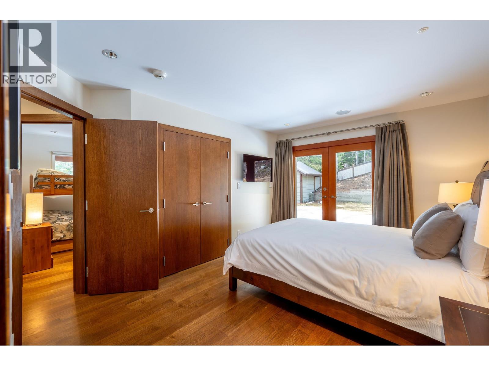 8364 MOUNTAIN VIEW DRIVE, Whistler